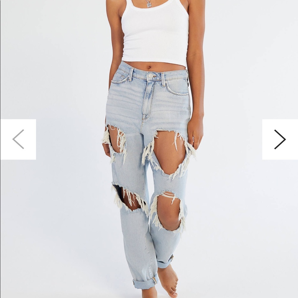 BDG || Super Distressed Mom Jeans || 24w